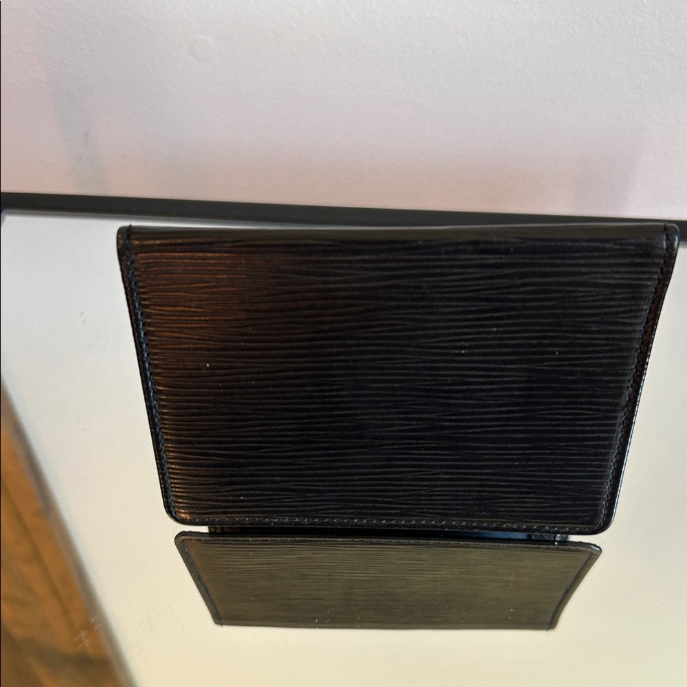 Louis Vuitton Epi Black Card Holder - Picture 4 of 14